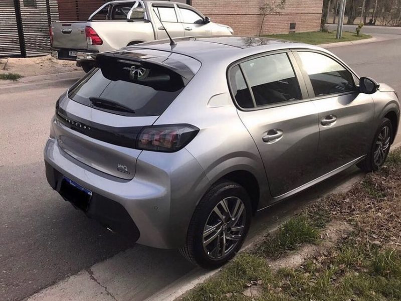 Peugeot 208 Feline 1.6 Automatico Fin 2022 Línea 23 40.000km sin detalles